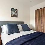 Lovely Compact 1 Bed In Appartamento