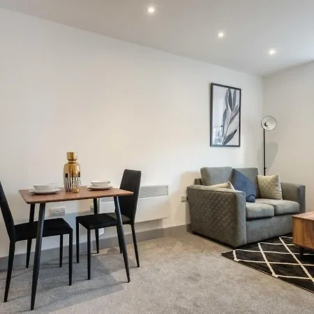 Lovely Compact 1 Bed In Апартаменти